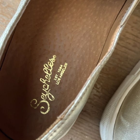 Seychelles Quake Gold Ruffle Platform Sneakers Slip-On Size 7.5 Metallic - Picture 6 of 10